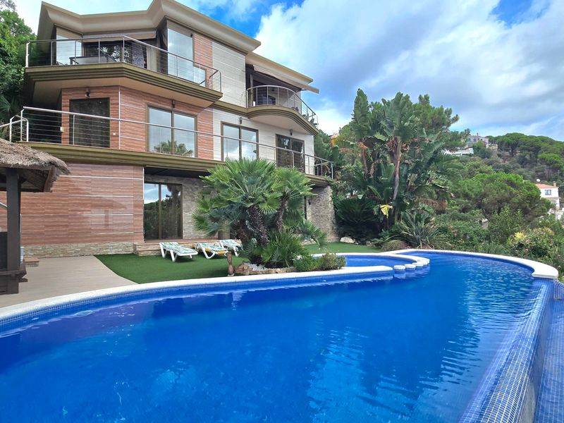Villa with Panoramic Sea Views & Rental License – Costa Brava
