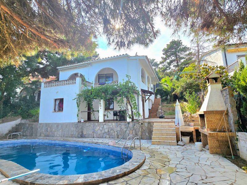House with Land, Pool, and Parking for Sale in Lloret de Mar