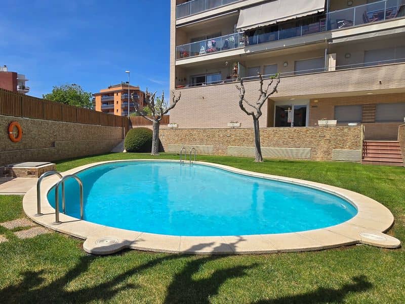Luminoso Apartamento en Fenals, a Solo 250 m de la Playa!