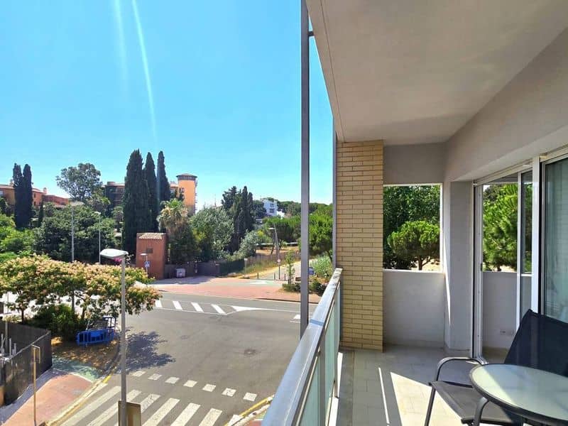 Piso Luminoso De 3 habitaciones Con Amplia Terraza, Piscina Y Excelente Ubicación.