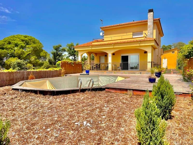 Casa en Venta en Els Pinars, Lloret de Mar, con Piscina
