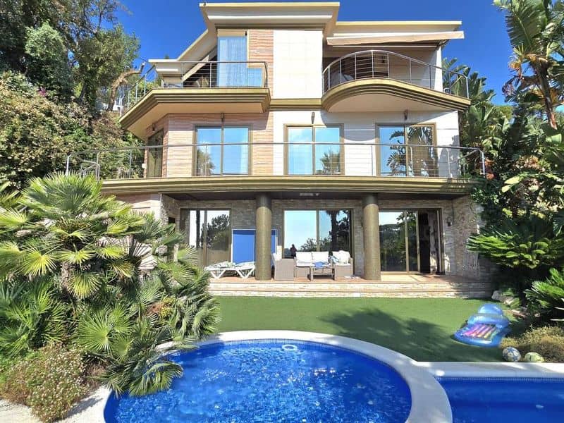 Espectacular Villa con Piscina Privada y unas Impresionantes Vistas al Mar