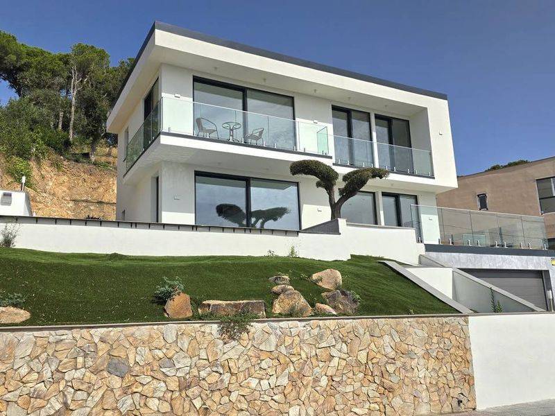 Villa moderna con vistas al mar en Serra Brava — Costa Brava