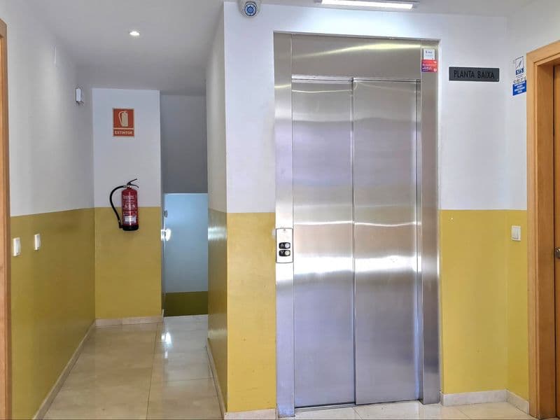 Luminoso Apartamento en Fenals, a Solo 250 m de la Playa!