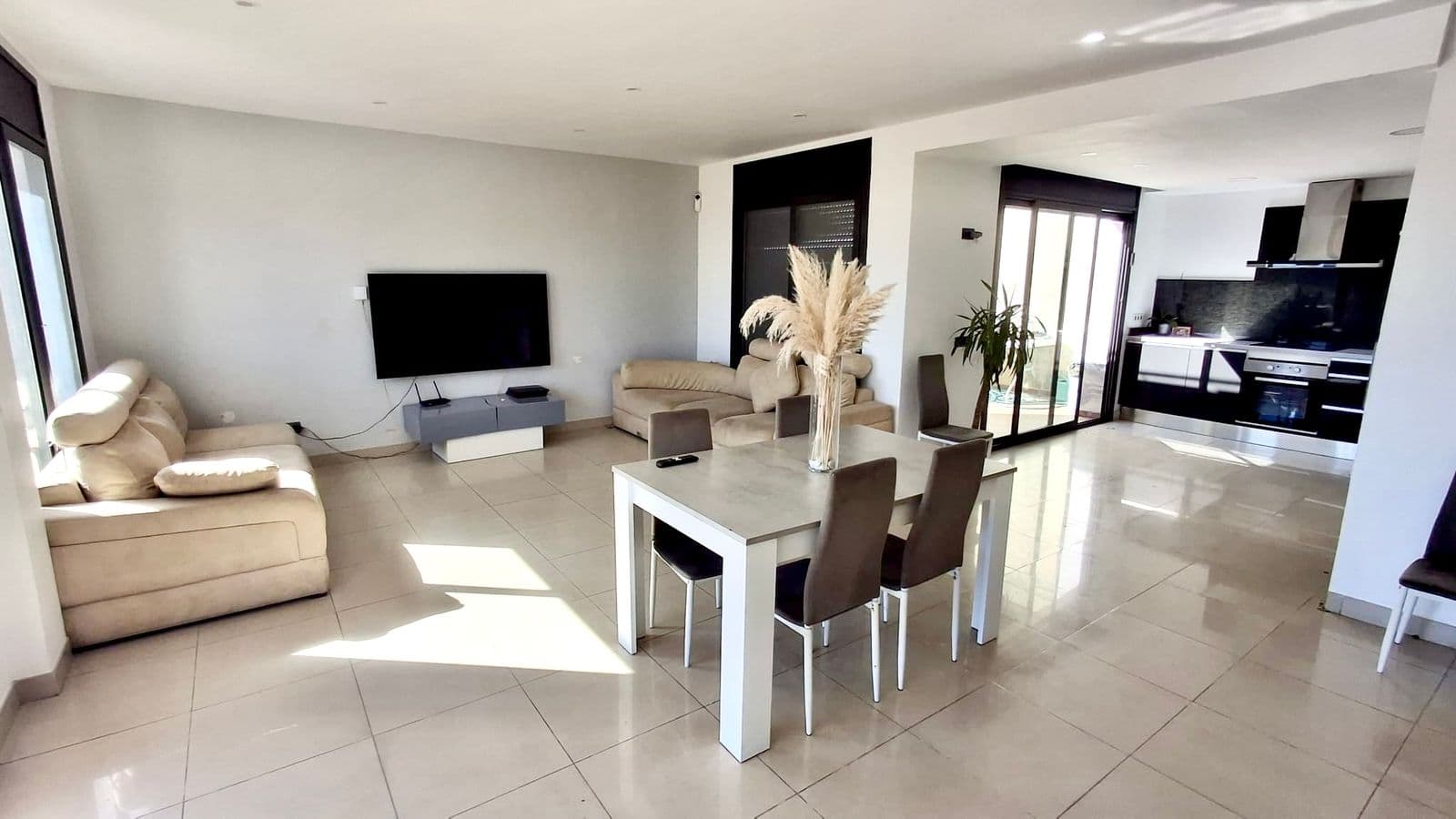 EN VENTA! CASA CON PISCINA PRIVADA Y VISTAS AL MAR