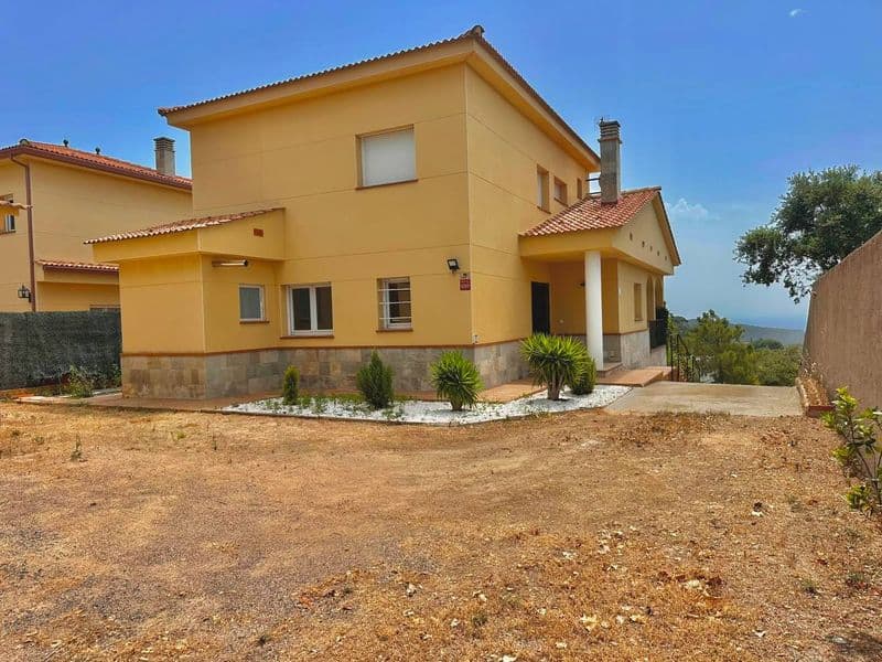 Casa en Venta en Els Pinars, Lloret de Mar, con Piscina