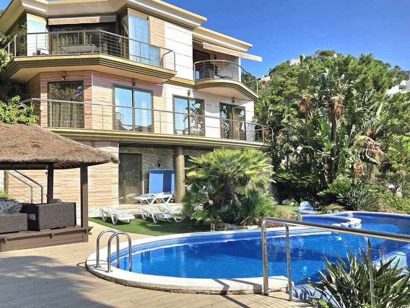 Espectacular Villa con Piscina Privada y unas Impresionantes Vistas al Mar