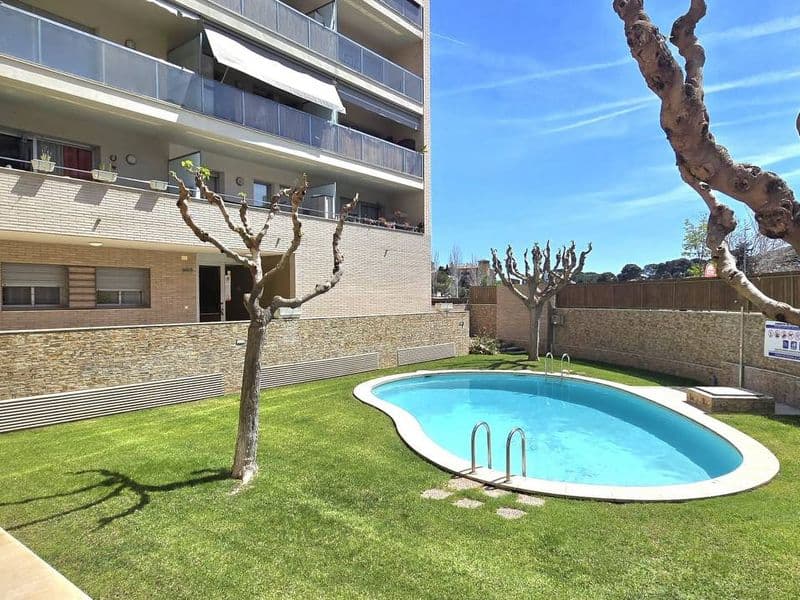 Luminoso Apartamento en Fenals, a Solo 250 m de la Playa!
