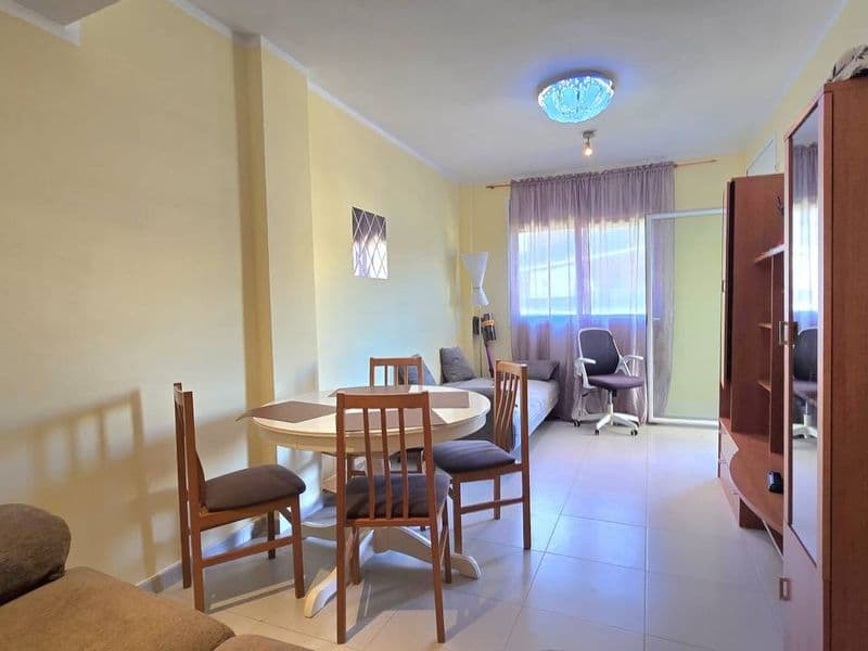Bonito Apartamento con Piscina en Fenals, Lloret de Mar