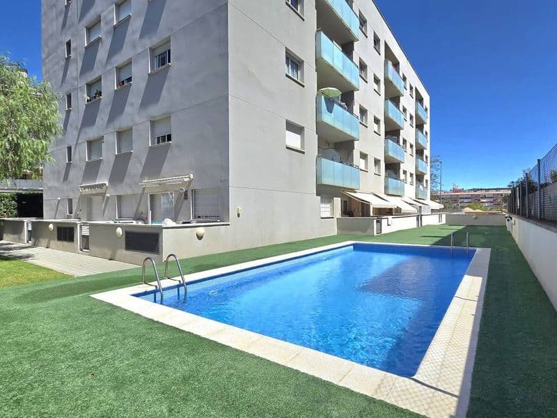 Bonito Apartamento con Piscina en Fenals, Lloret de Mar