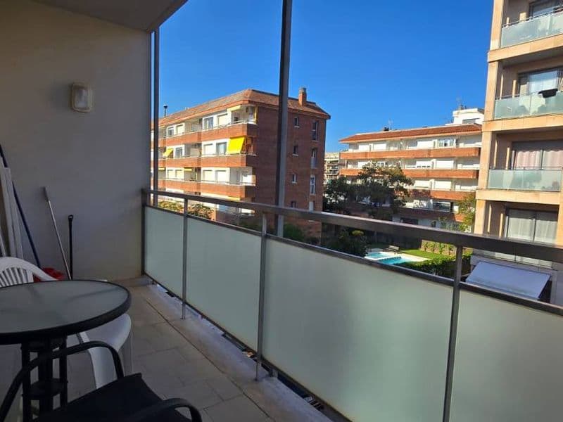 Piso Luminoso De 3 habitaciones Con Amplia Terraza, Piscina Y Excelente Ubicación.