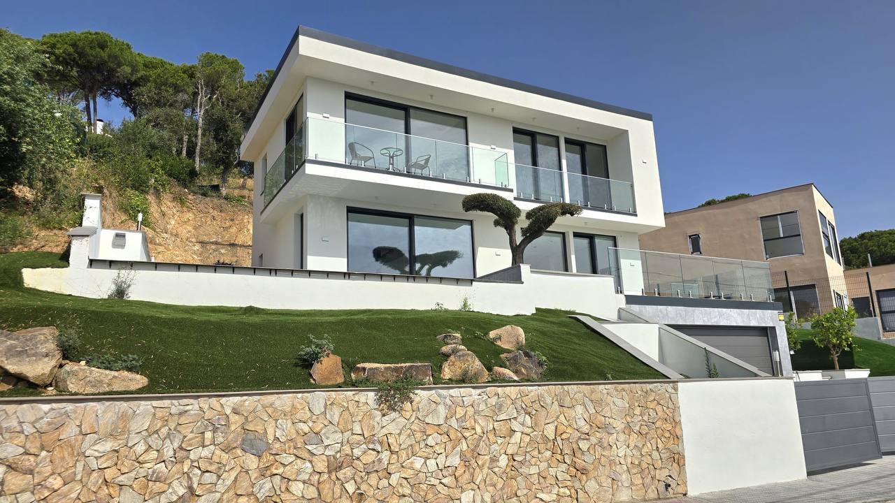 Villa moderna con vistas al mar en Serra Brava — Costa Brava