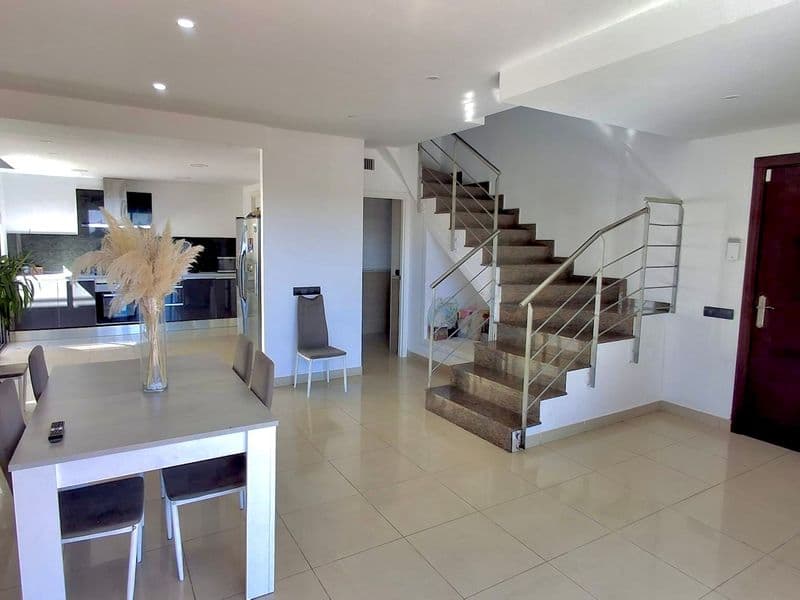 EN VENTA! CASA CON PISCINA PRIVADA Y VISTAS AL MAR