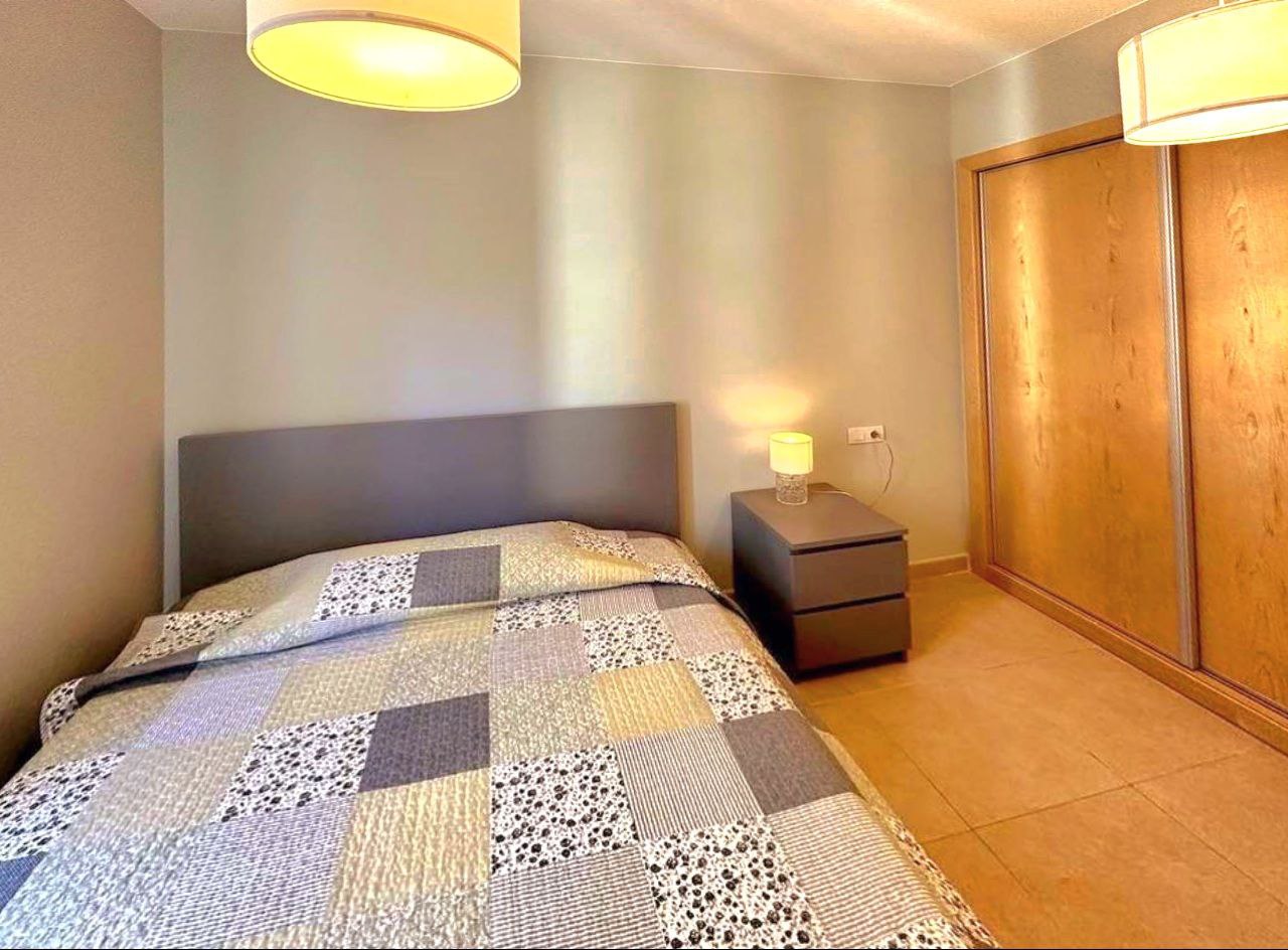 5915851000068031775_121