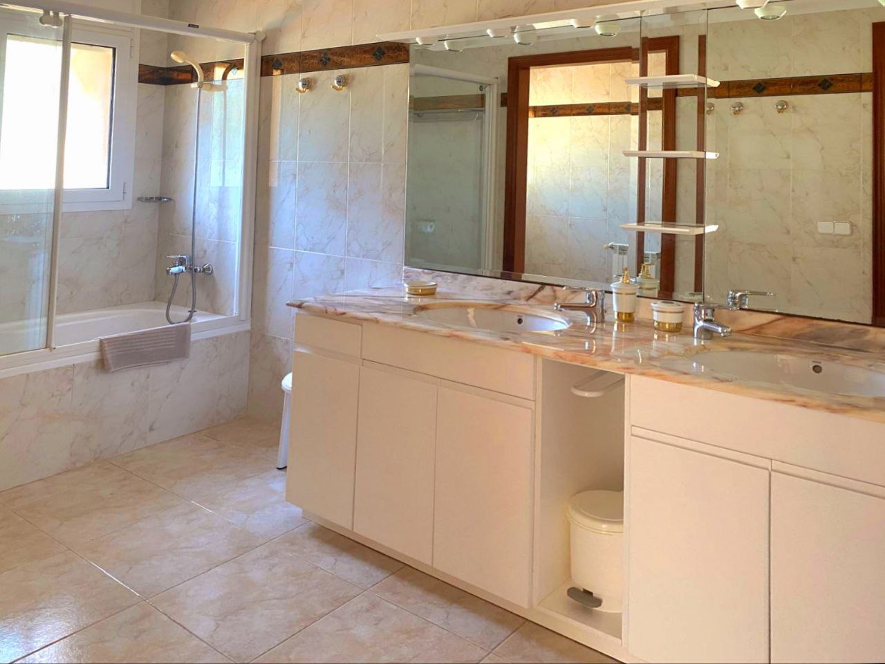 5942566555642611166_121