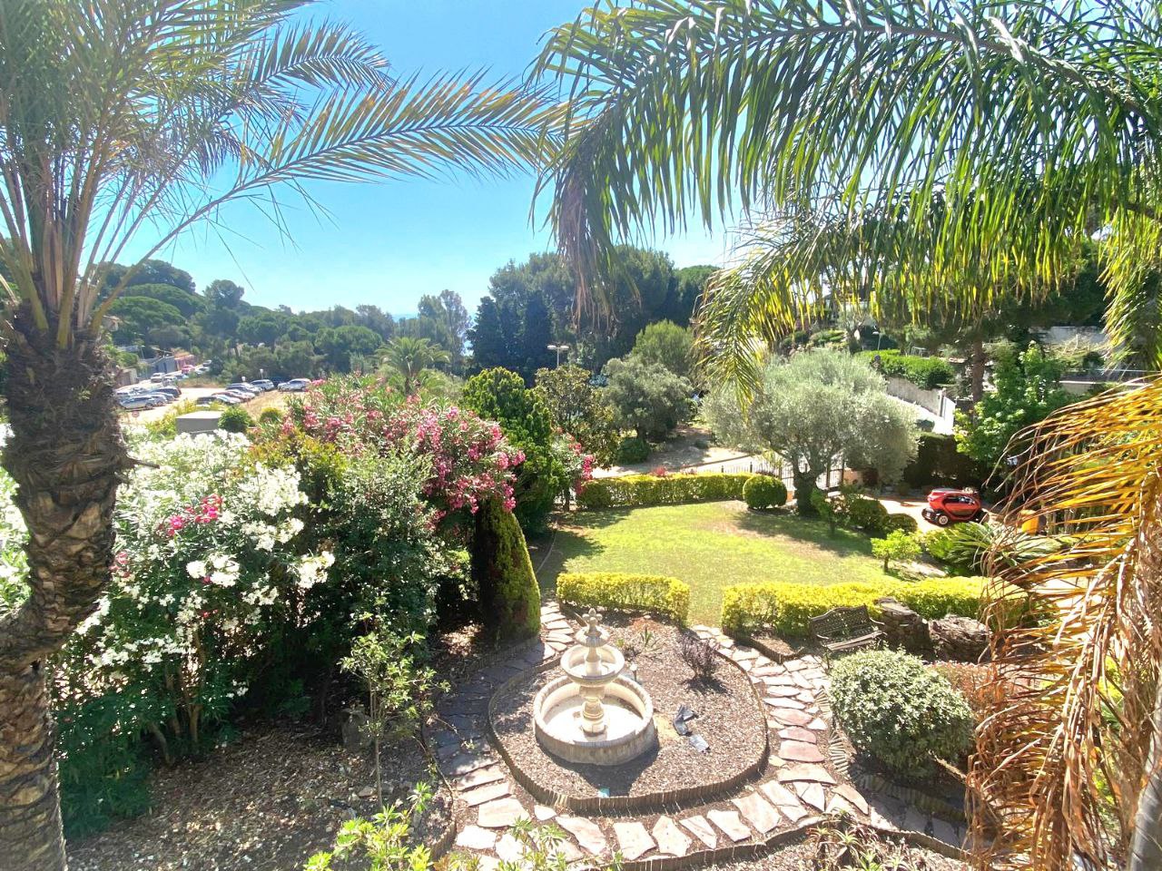 5942566555642611171_121