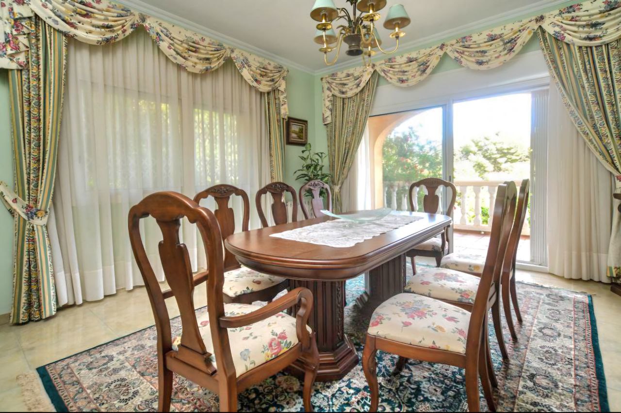 5942566555642611175_121