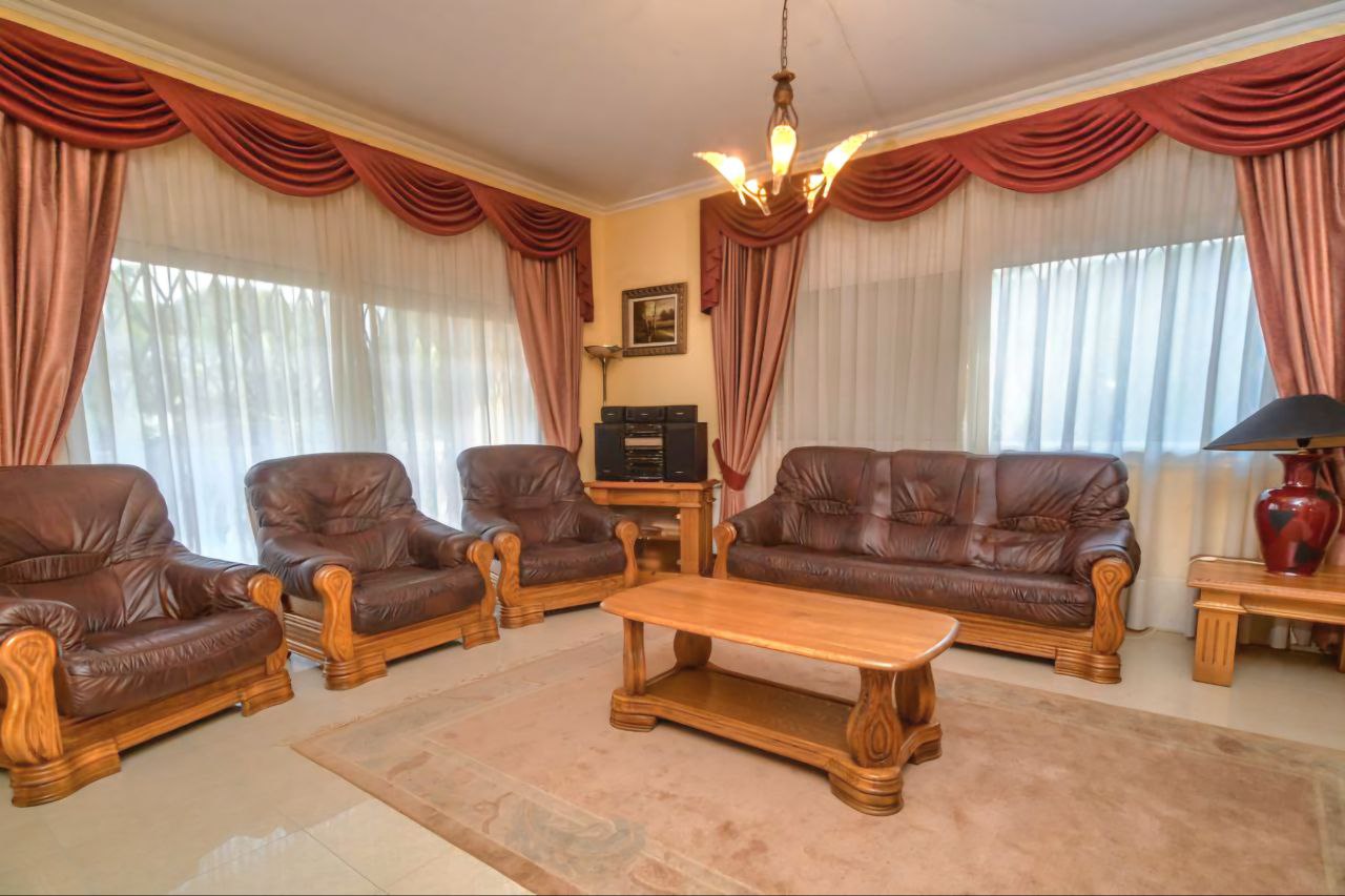 5942566555642611176_121