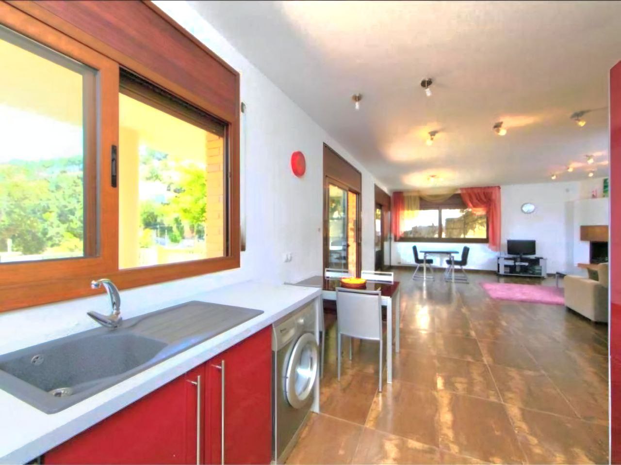 5945252104203519027_121