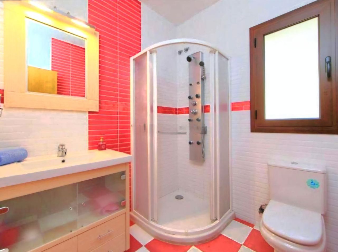 5945252104203519028_121