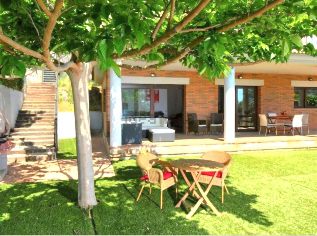 5945252104203519030_121