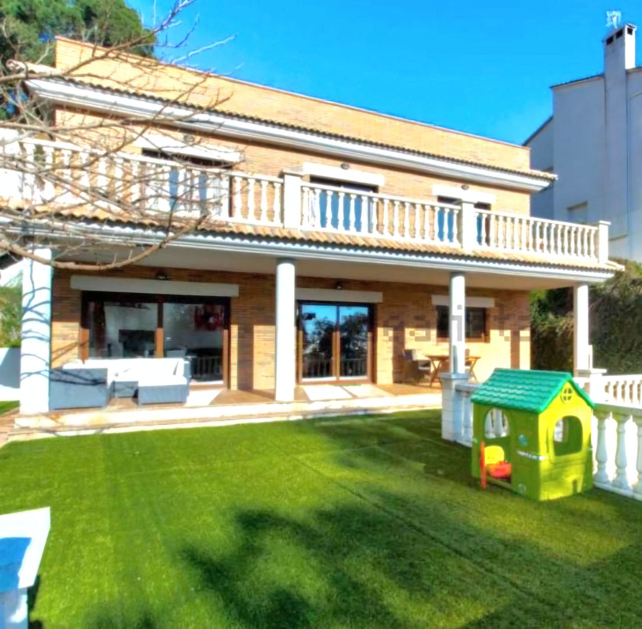 5945252104203519032_121