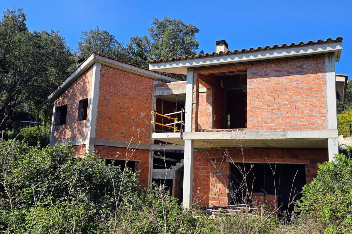 Ready-to-Build Villa Project in Mas Nou – Luxury Meets Nature