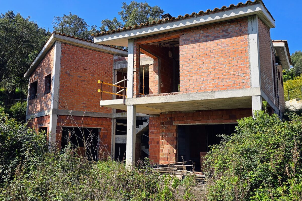 Ready-to-Build Villa Project in Mas Nou – Luxury Meets Nature