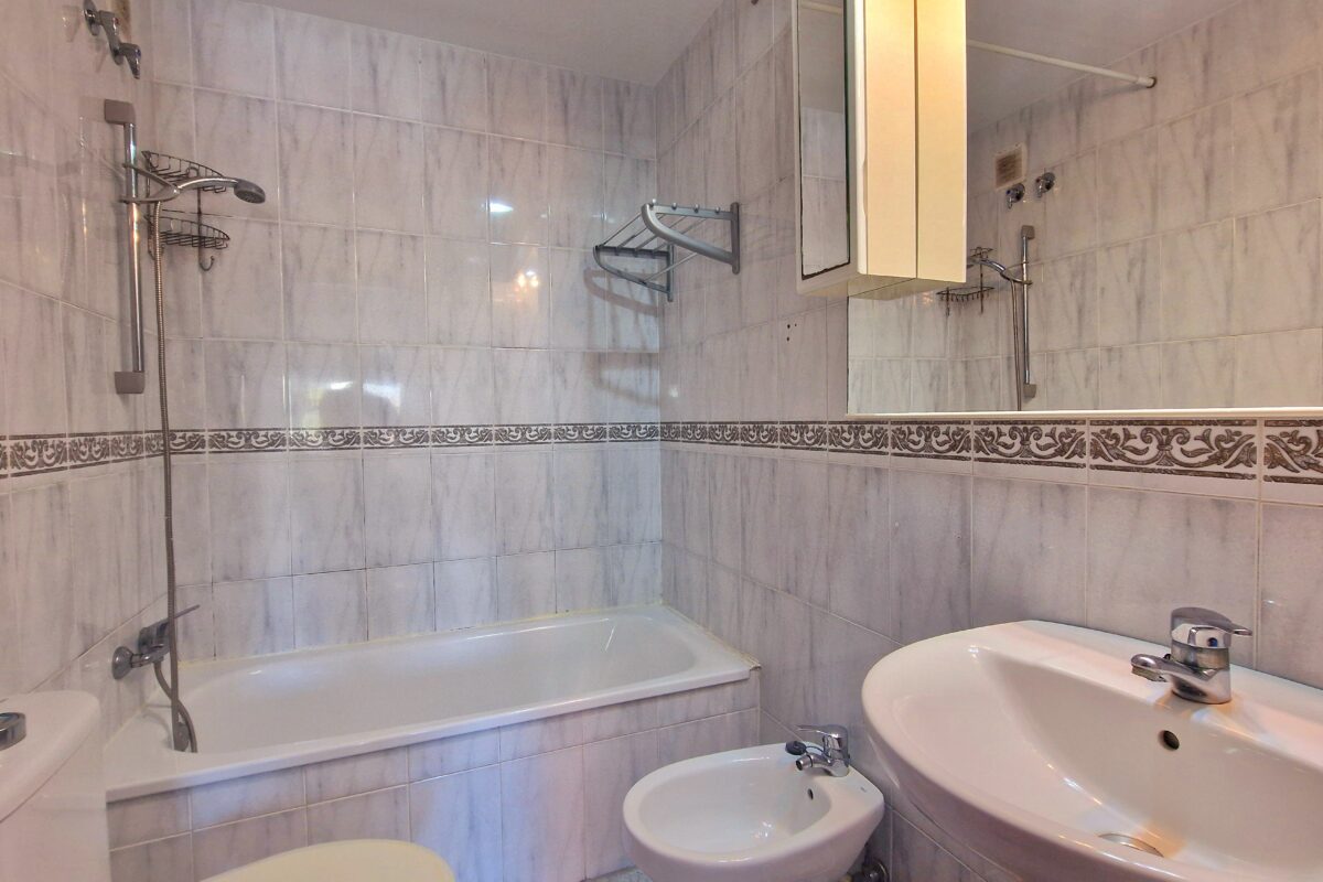 Spacious 4-Bedroom Apartment – Lloret de Mar