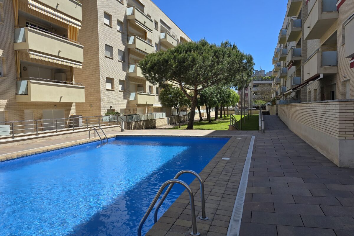 For Sale: Apartment with Terrace & Pool in Santa Clotilde