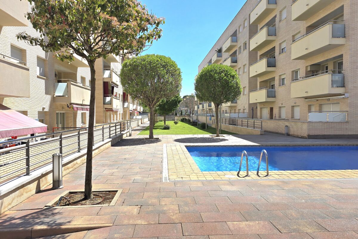 For Sale: Apartment with Terrace & Pool in Santa Clotilde