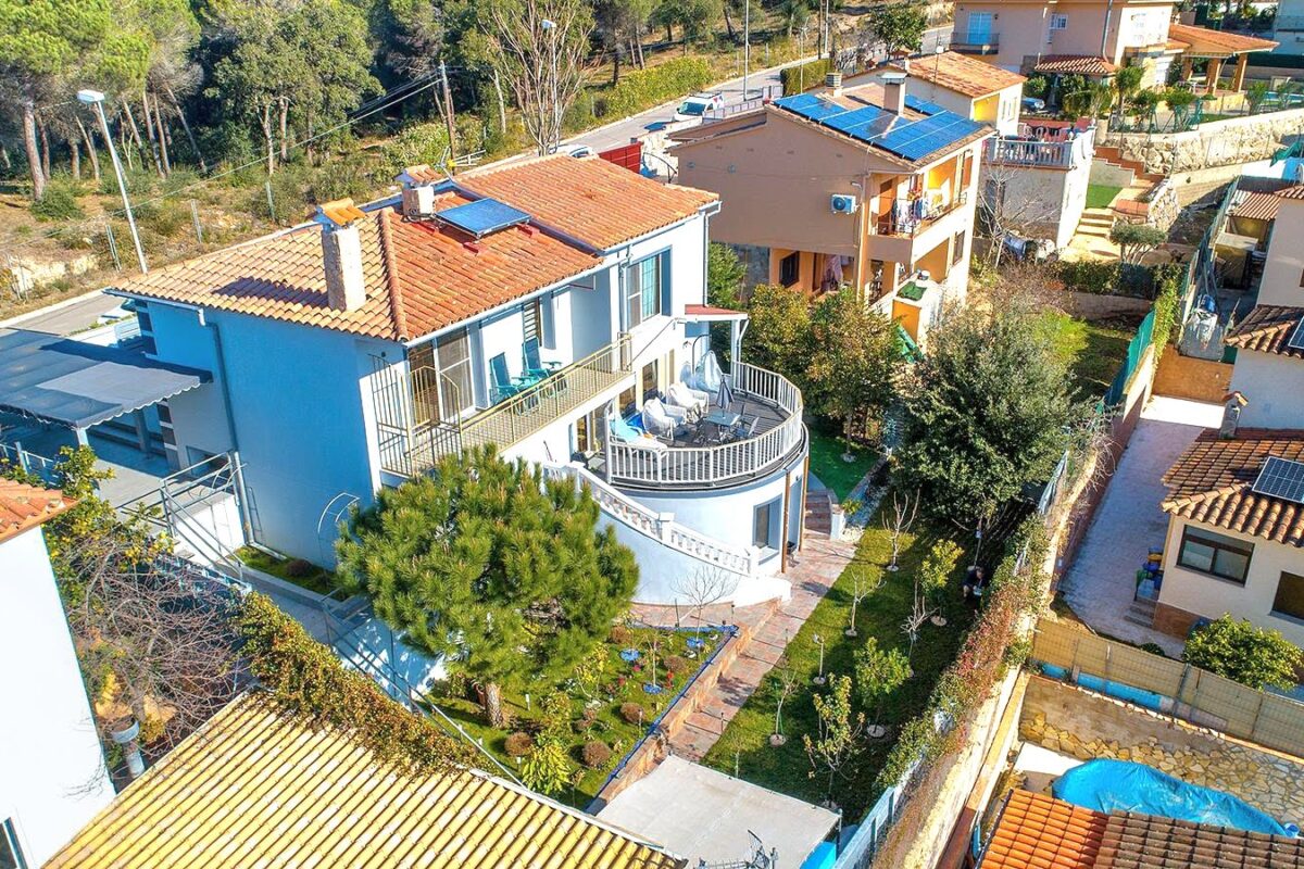 Beautiful House for Sale in Mas Romeu, Just 2 km from the Beach