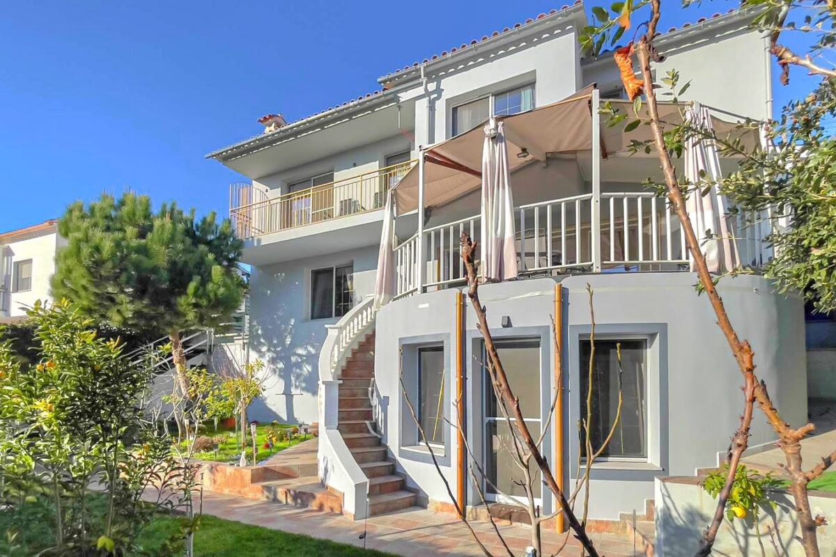 Beautiful House for Sale in Mas Romeu, Just 2 km from the Beach
