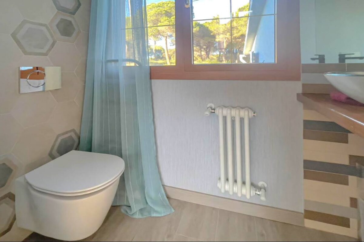 Beautiful House for Sale in Mas Romeu, Just 2 km from the Beach