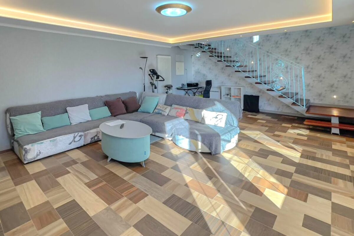 Beautiful House for Sale in Mas Romeu, Just 2 km from the Beach