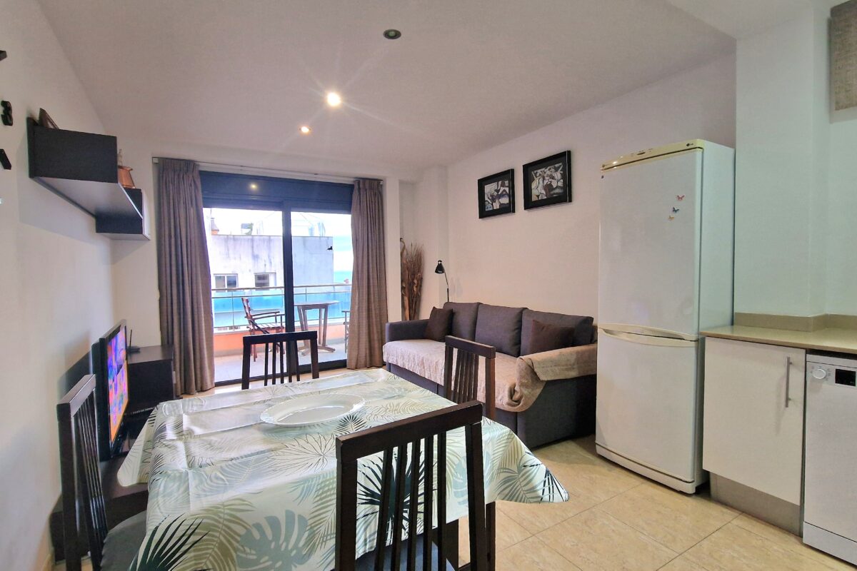 🏡 Cozy Apartment in the Heart of Lloret de Mar — Near the Beach!