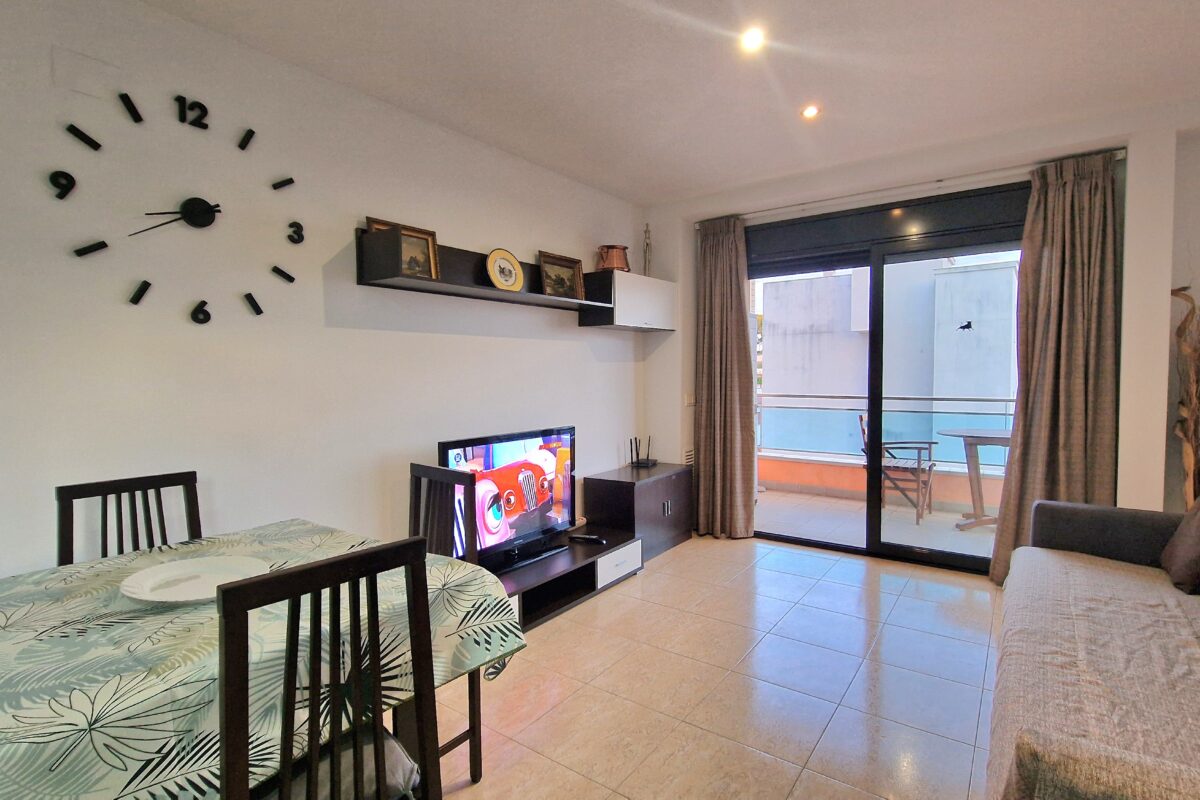 🏡 Cozy Apartment in the Heart of Lloret de Mar — Near the Beach!