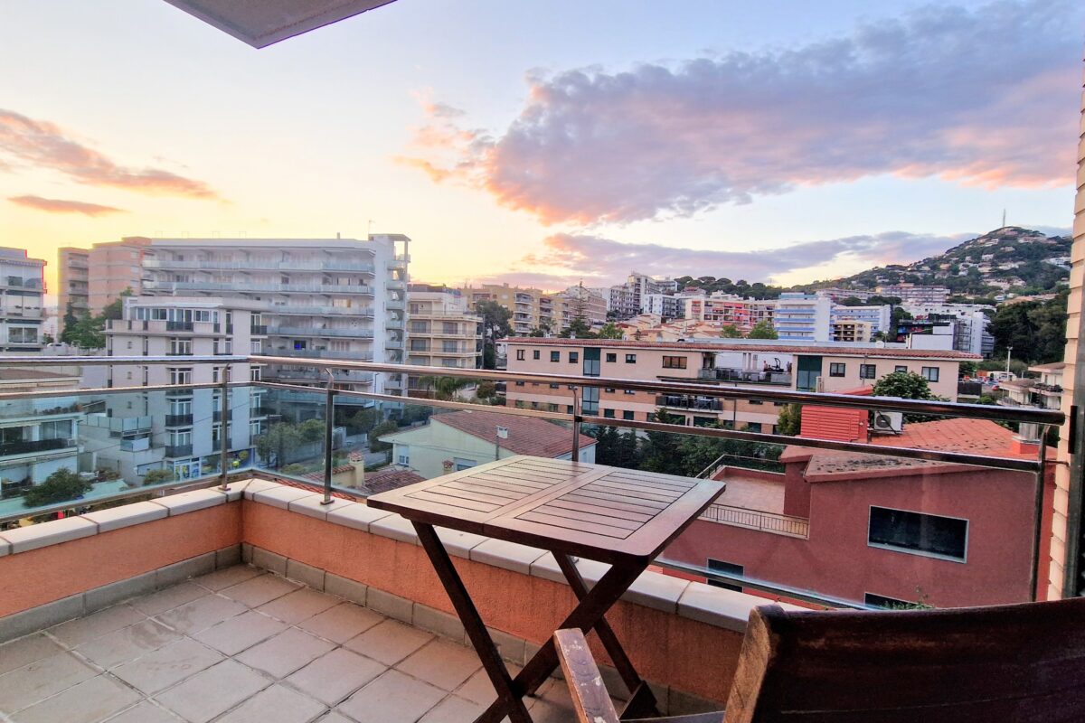 🏡 Cozy Apartment in the Heart of Lloret de Mar — Near the Beach!