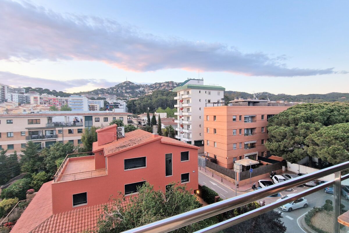 🏡 Cozy Apartment in the Heart of Lloret de Mar — Near the Beach!