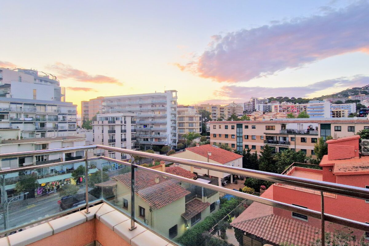 🏡 Cozy Apartment in the Heart of Lloret de Mar — Near the Beach!