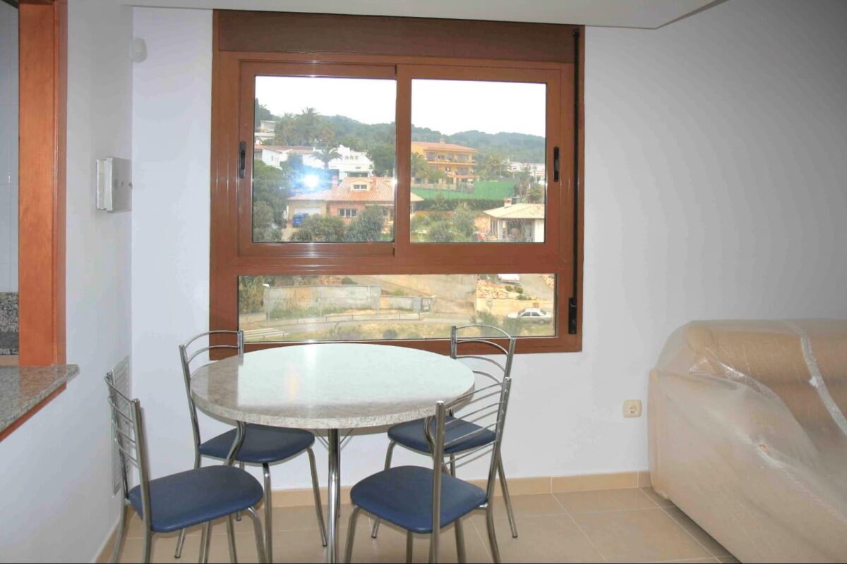 Modern Apartment with Pool and Parking in Lloret de Mar
