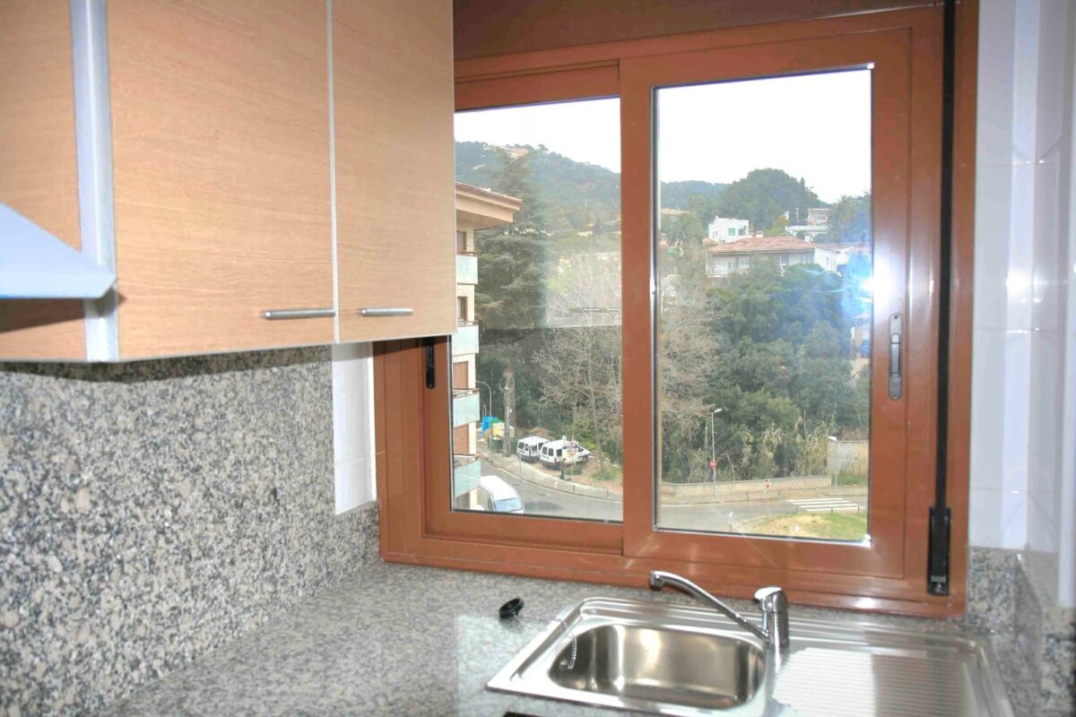 Modern Apartment with Pool and Parking in Lloret de Mar