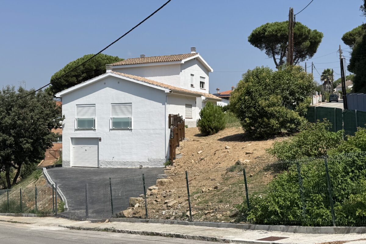 Detached House with Pool in Llinars del Vallès