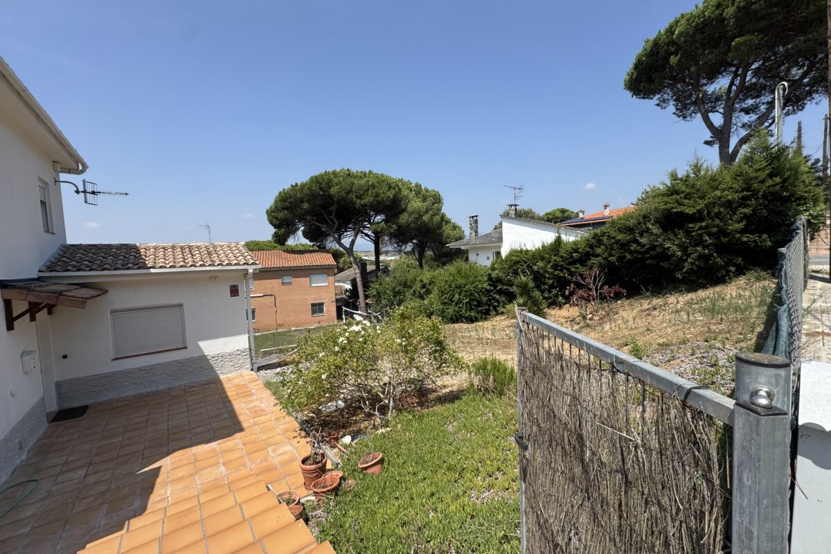 Detached House with Pool in Llinars del Vallès