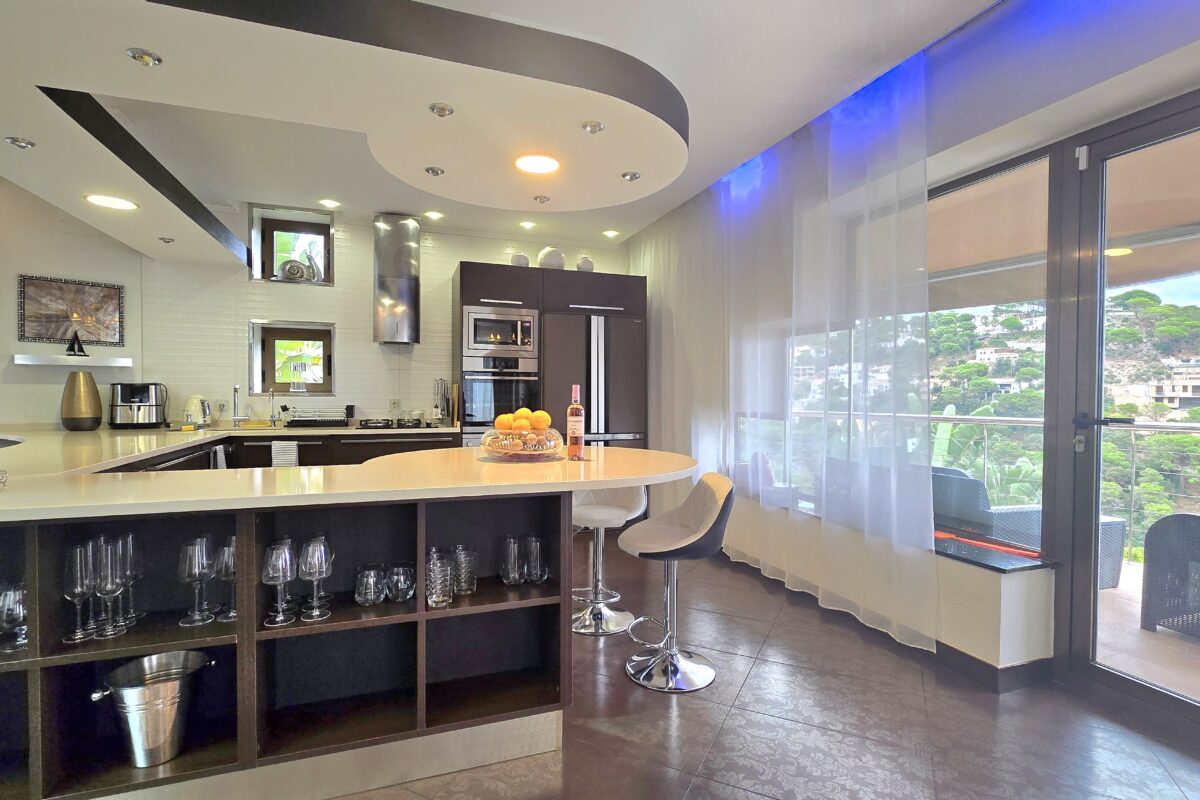 High-Yield Coastal Villa with Panoramic Sea Views & Rental License – Costa Brava