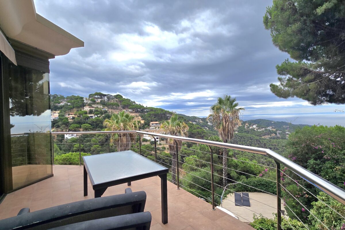 High-Yield Coastal Villa with Panoramic Sea Views & Rental License – Costa Brava