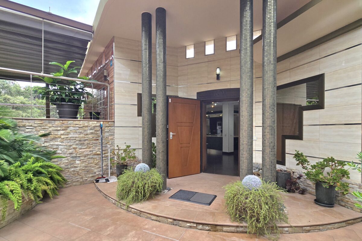 High-Yield Coastal Villa with Panoramic Sea Views & Rental License – Costa Brava