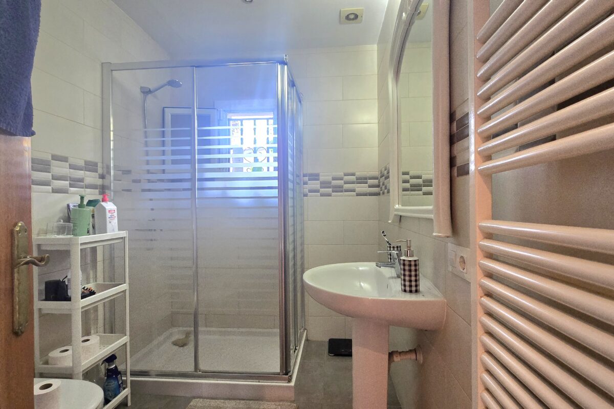 House with Land, Pool, and Parking for Sale in Lloret de Mar