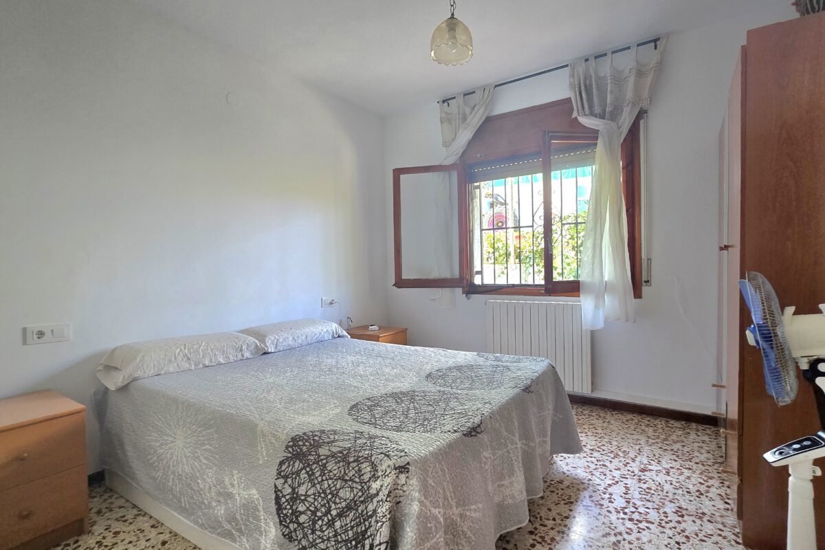 House with Land, Pool, and Parking for Sale in Lloret de Mar