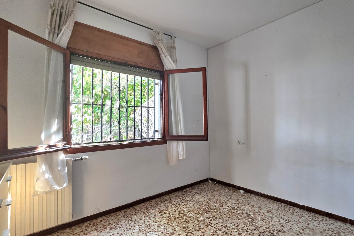 House with Land, Pool, and Parking for Sale in Lloret de Mar